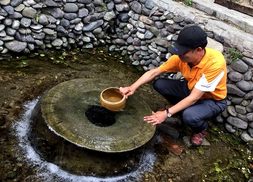 图12：2019年，妙峰山一处干枯30年的泉眼复涌.jpg