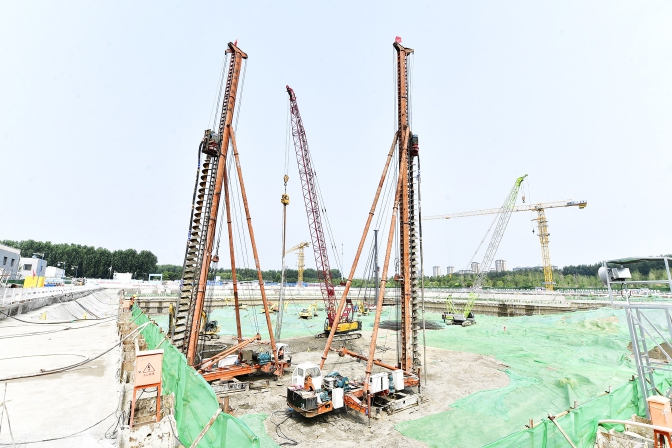 图1：河东资源循环利用中心一期工程建设开工，目前正进行土石方作业、竖向结构施工。.jpg