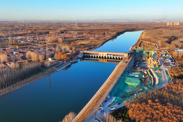 图1：在建的杨洼船闸位于京冀交界处，只有杨洼船闸建成投用，游船才能顺利进出京，实现大运河京冀通航。.jpg