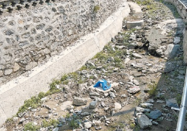 主汛期前，全市352条山洪沟道将全部安装多功能水位计（图中圆圈内）.png