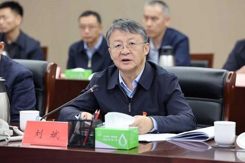 领导讲话.jpg 领导讲话.jpg