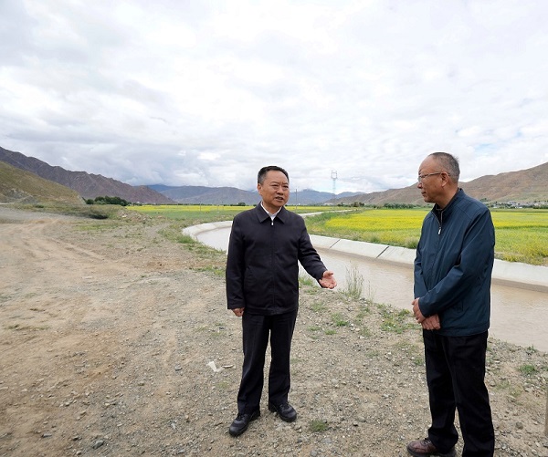 李国英调研满拉灌区.jpg