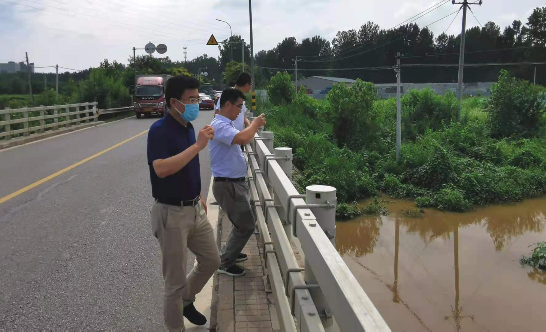 检查泃河河道.jpg