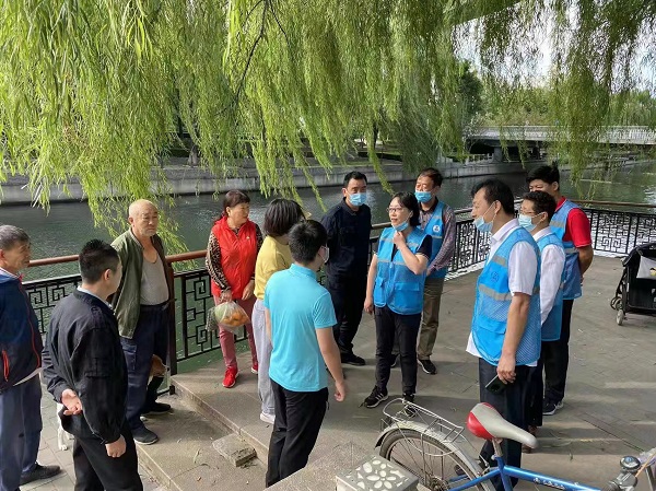 2与市民交流.jpg