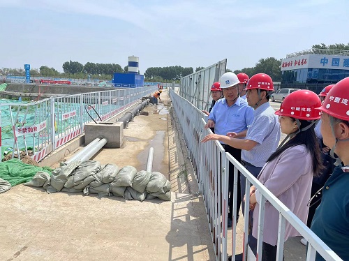 现场检查市疾控中心迁建工程深基坑.jpg